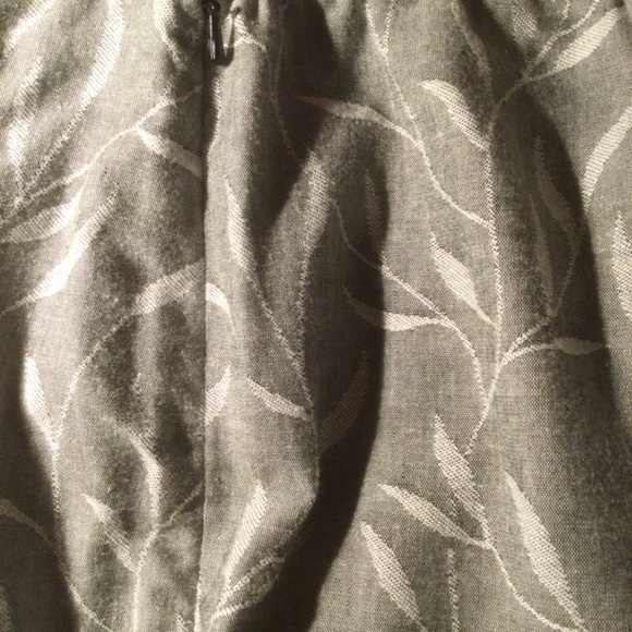 Nygard Collection Linen Blend Silver Patterned Capris - Picture 5 of 5
